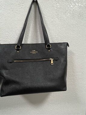 Coach Gallery Tote Shoulder Bag. Large- Black